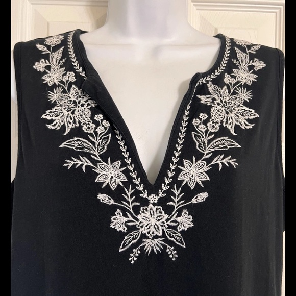 LANDS END WOMEN SIZE M COTTON BLEND BLACK WHITE EMBROIDERED FLORAL SHIFT DRESS - Picture 4 of 15